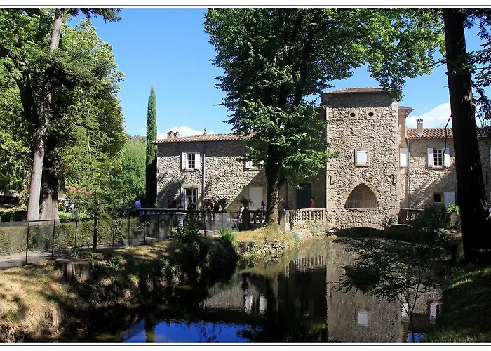 Domaine De Saint Charles Les Plans (Herault)